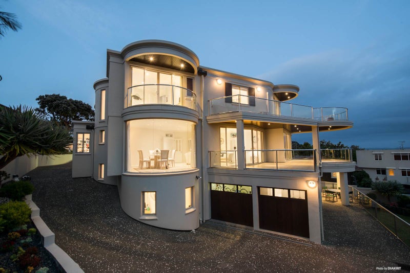 1 Portal Place, Murrays Bay, Auckland - Carousel 2