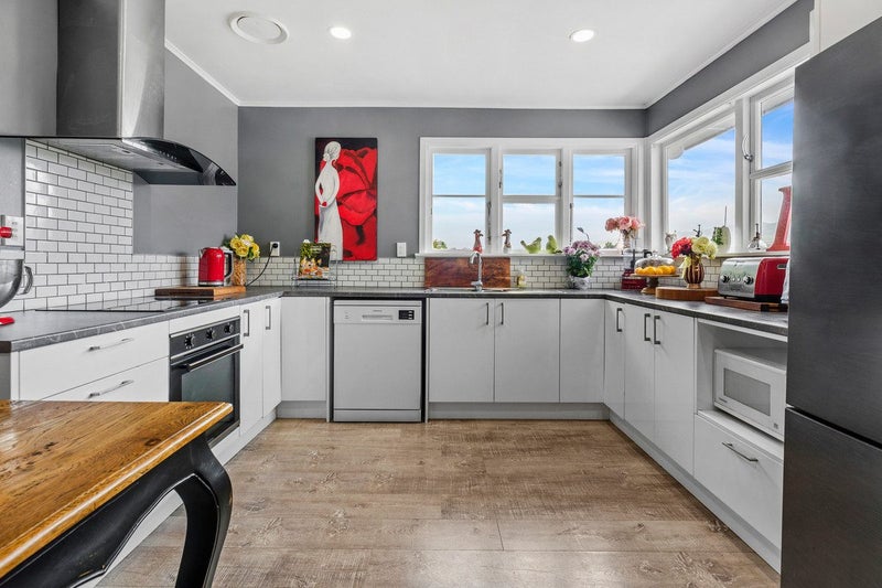 76 Grays Road, Camborne, Porirua - Carousel 2