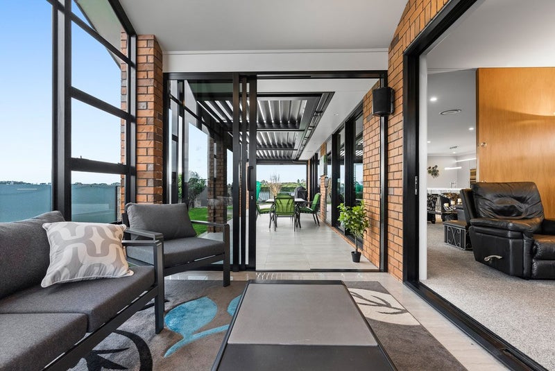 18 Manurau Crescent, Merrilands, New Plymouth - Carousel 1