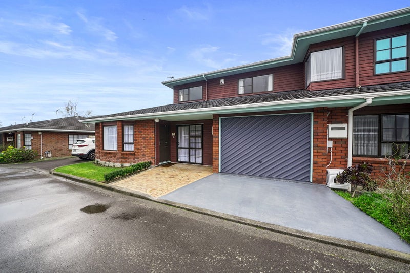 98 Oxford Street, Tawa, Wellington - Carousel 1