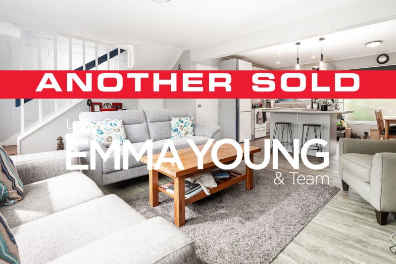 11 Hollydale Grove, Churton Park, Wellington - Carousel 1