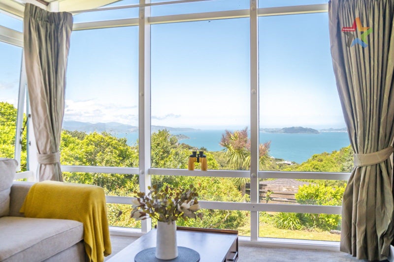 6 Taku Matenga Grove, Korokoro, Lower Hutt - Carousel 1