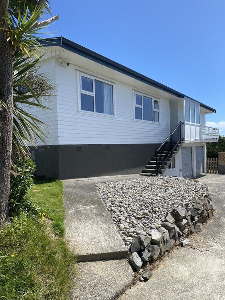 7 Carluke Street, Paparangi, Wellington - Carousel 1