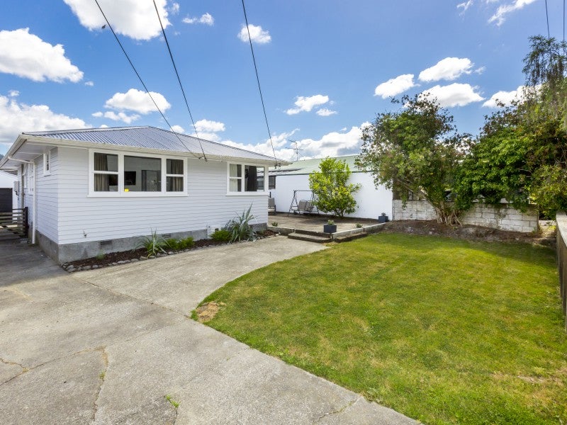 9 Hillside Drive, Maoribank, Upper Hutt - Carousel 1