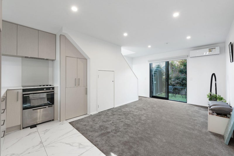 5/6 St Leonards Road, Kelston, Auckland - Carousel 2