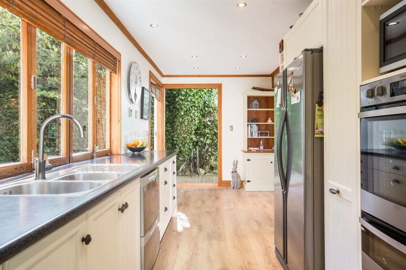 12 Makora Grove, Paremata, Porirua - Carousel 2