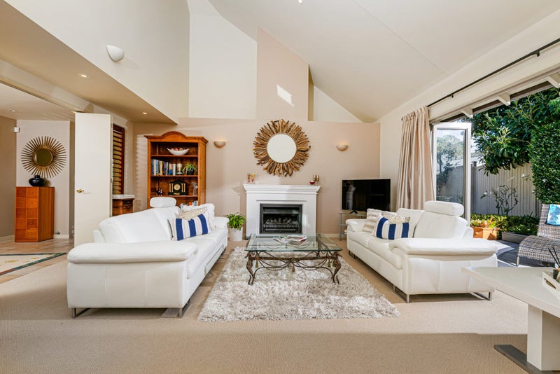 7 Centennial Place, Campbells Bay, Auckland - Carousel 2