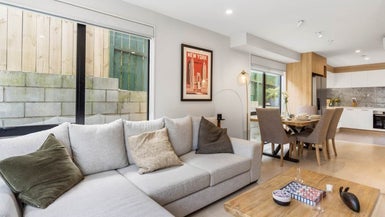 127F Barrack Road, Mount Wellington, Auckland - Carousel 1