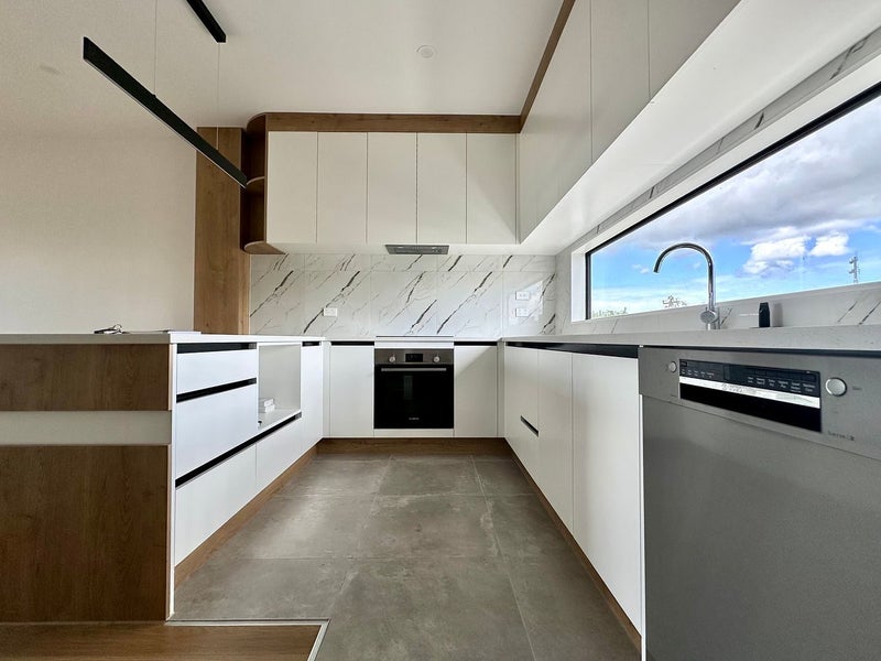 8/26 Buscomb Avenue, Henderson, Auckland - Carousel 1