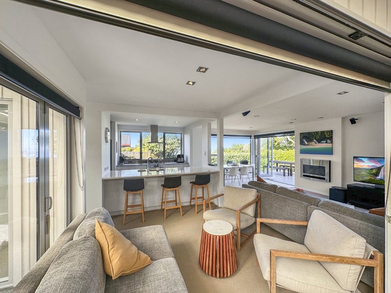 273 Dowse Drive, Maungaraki, Lower Hutt - Carousel 1