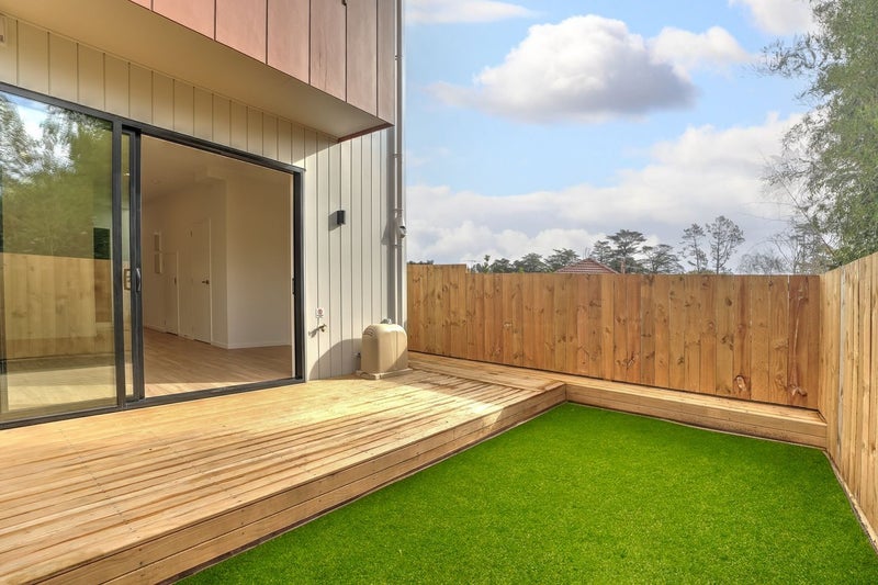 3/4 Serjeant Street, Henderson, Auckland - Carousel 1