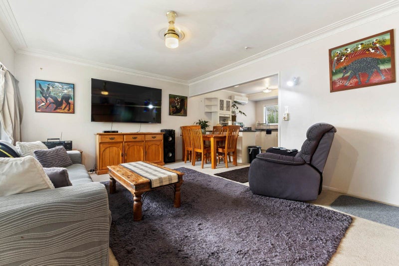 2/5 Duke Street, Papakura, Auckland - Carousel 1