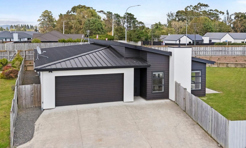 11 Coutts Way, Fitzherbert, Palmerston North - Carousel 1