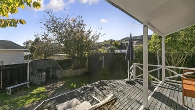 2/2 Glenbrook Grove, Naenae, Lower Hutt - Carousel 1