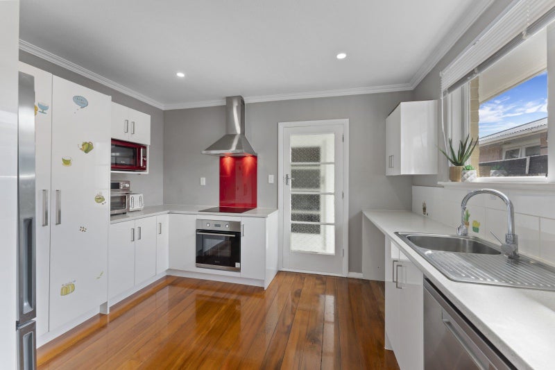 1081 Fergusson Drive, Clouston Park, Upper Hutt - Carousel 2