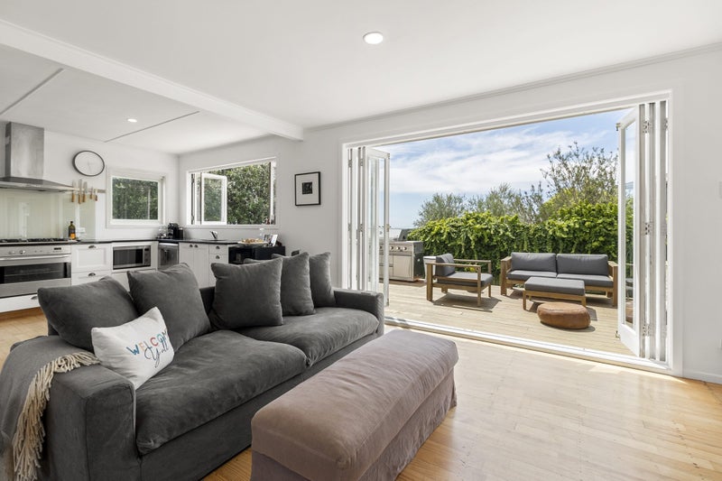 50 Karaka Road, Oneroa, Waiheke Island - Carousel 2