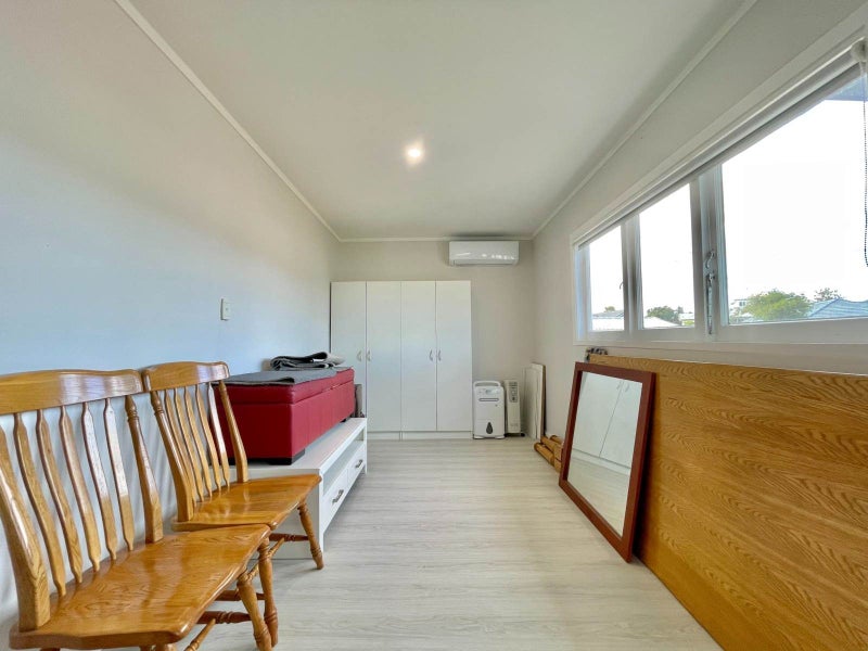 13 Reid Road, New Lynn, Auckland - Carousel 16