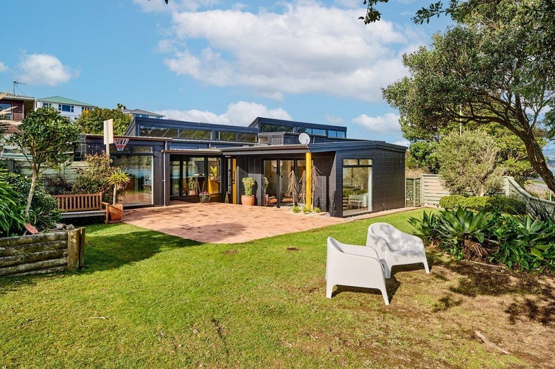 6 Brora Crescent, Papakowhai, Porirua - Carousel 1