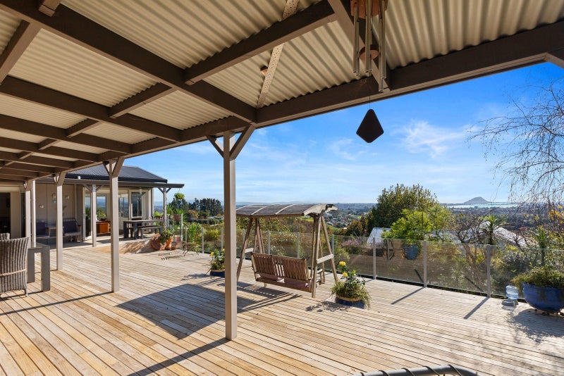 21 Tobacco Hill, Welcome Bay, Tauranga - Carousel 1