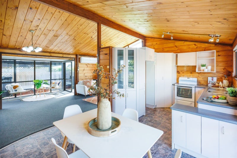 11 Waltham Court, Cloverlea, Palmerston North - Carousel 2