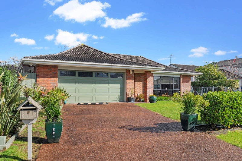 6 Tytus Place, Conifer Grove, Takanini - Carousel 1