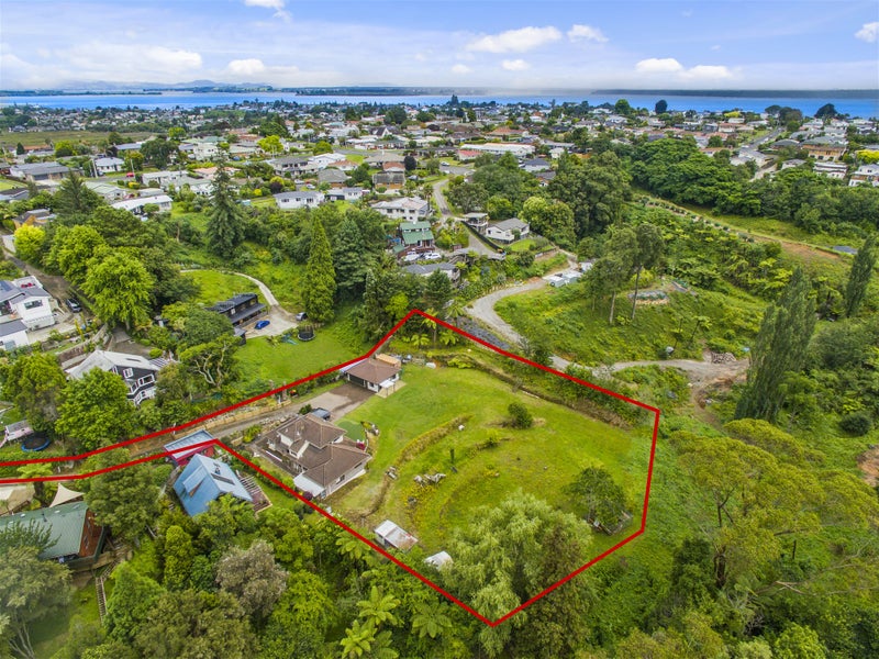 7 Fairmont Terrace, Otumoetai, Tauranga - Carousel 1