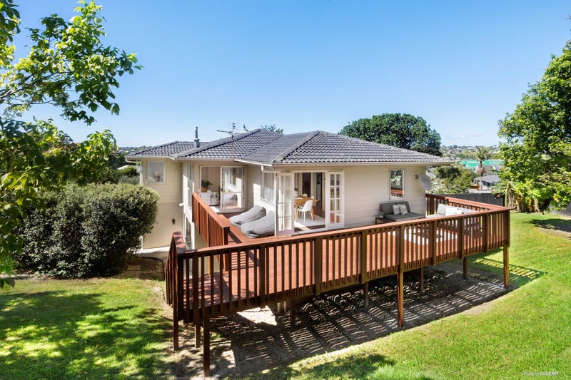 9 Magdalen Place, West Harbour, Auckland - Carousel 1