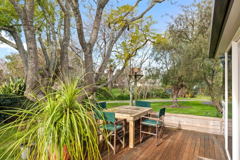 11 Willow Drive, Taradale, Napier - Carousel 2