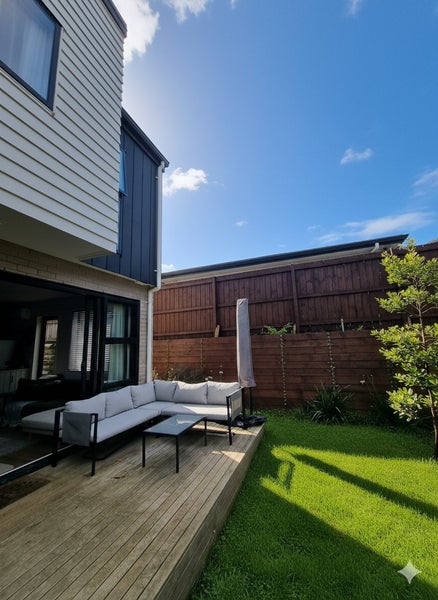 7/22 Coniston Avenue, Te Atatu South, Auckland - Carousel 1