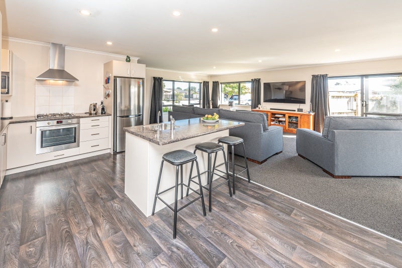 24 Poynter Place, Gonville, Whanganui - Carousel 2