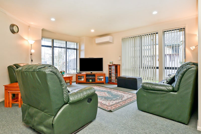 6 Nobleman Place, Hamilton East, Hamilton - Carousel 2