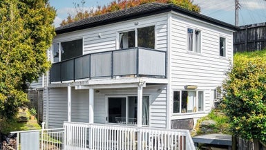 1A Highgrove Lane, Totara Vale, Auckland - Carousel 1