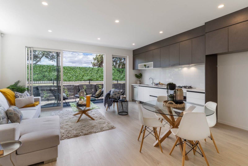 1B Loloma Drive, Half Moon Bay, Auckland - Carousel 1