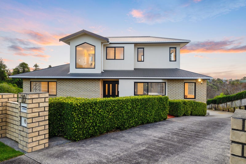 10 Larsen Place, Merrilands, New Plymouth - Carousel 1