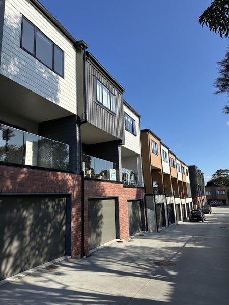 18/9 Schnapper Rock Road, Greenhithe, Auckland - Carousel 2