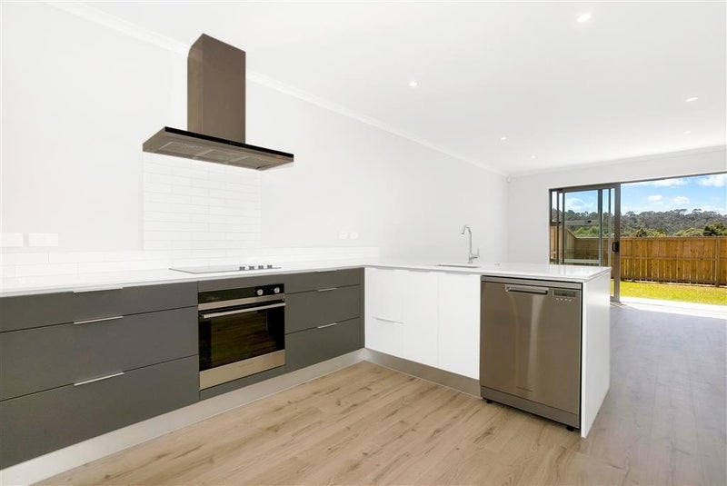 42 Vincent McGrath Crescent, Swanson, Auckland - Carousel 2