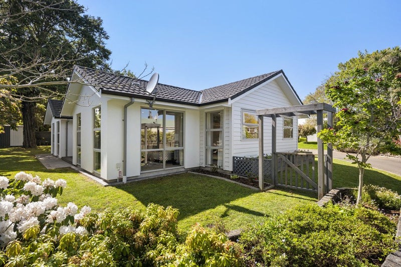 8 Bateson Way, Heretaunga, Upper Hutt - Carousel 1