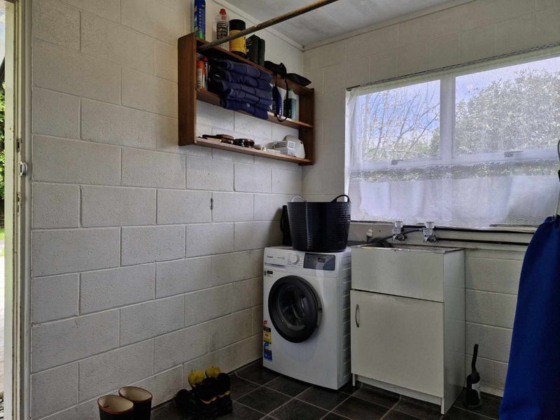 5A Burgess Hill Road, Burgess Park, New Plymouth - Carousel 13