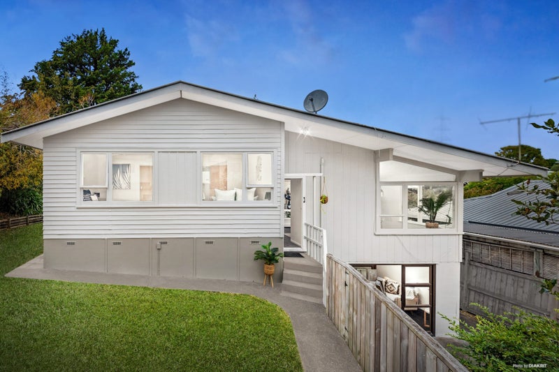 1/10 Oriana Avenue, Lynfield, Auckland - Carousel 1
