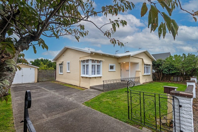 16 Kowhai Avenue, Takaro, Palmerston North - Carousel 1