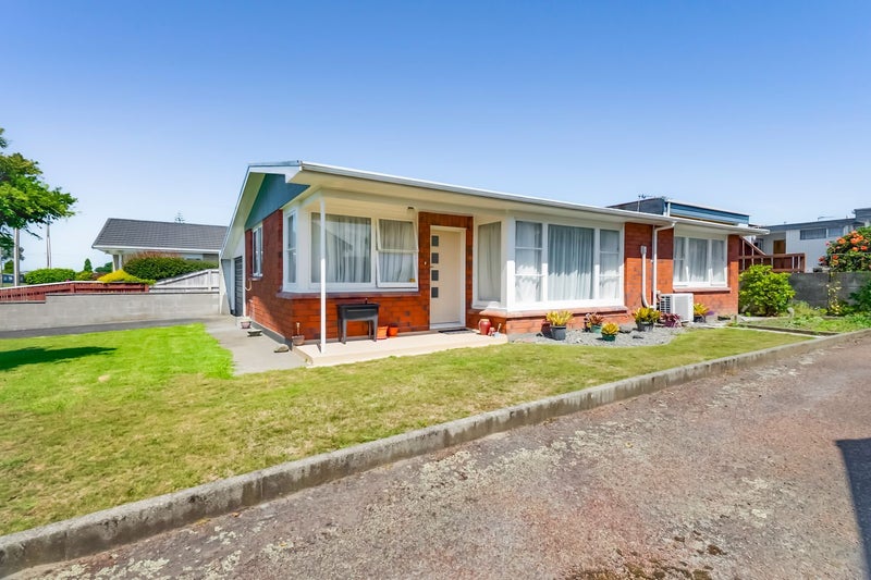 11 Victoria Street, Hawera - Carousel 1