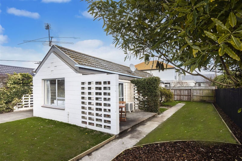 2/23 Bretts Road, St Albans, Christchurch - Carousel 1