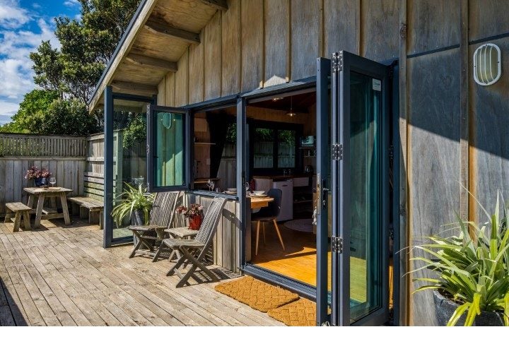 9 SOUTH BEACH RD, PLIMMERTON, PORIRUA - Carousel 2