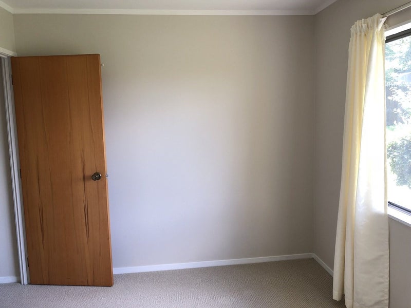 18 Pinewood Grove, Botany Downs, Auckland - Carousel 11