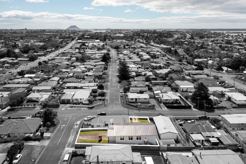 2 Lincoln Terrace, Gate Pa, Tauranga - Carousel 17