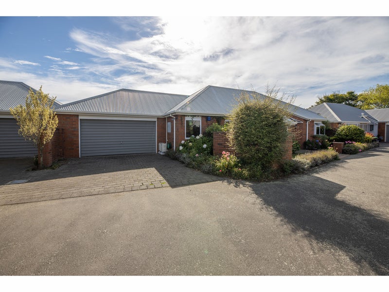 2 Pentavon Lane, Avonhead, Christchurch - Carousel 1
