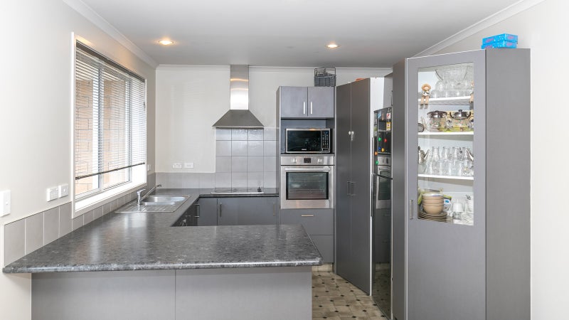 32 Parkside Drive, Huntington, Hamilton - Carousel 2