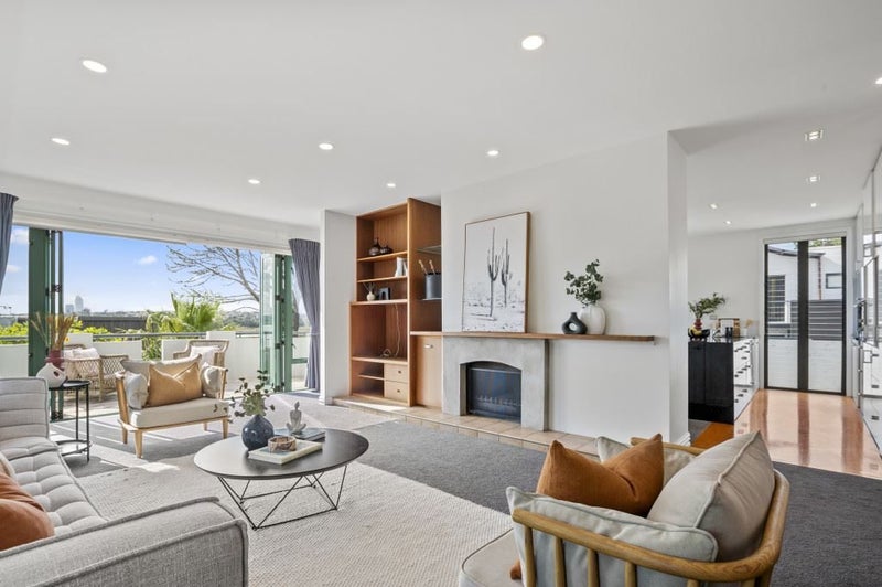 2/61 Beresford Street, Bayswater, Auckland - Carousel 2