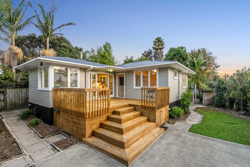 12 Mayburn Road, Te Atatu Peninsula, Auckland - Carousel 2