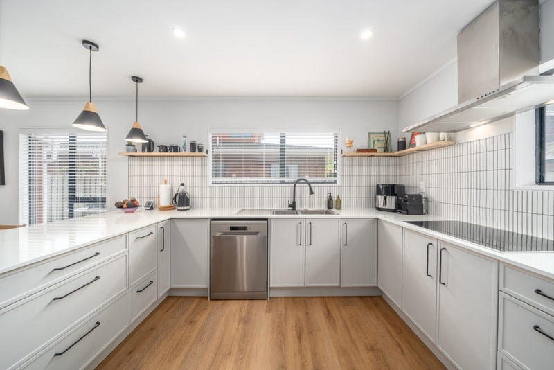 8 Furlong Crescent, Churton Park, Wellington - Carousel 2